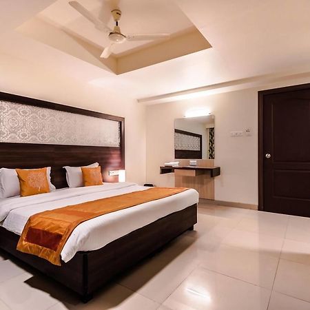 Hotel Veer Residency Panvel Eksteriør billede