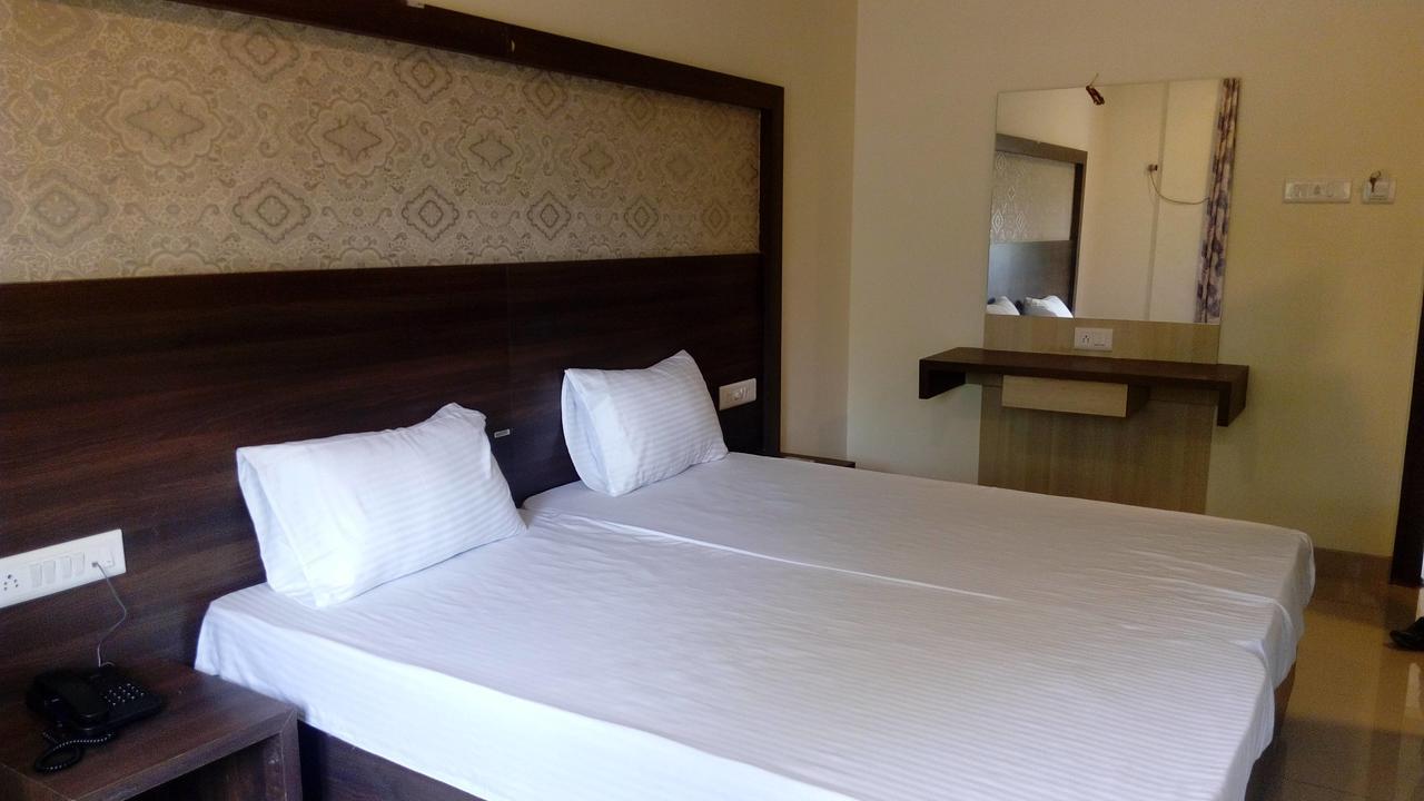 Hotel Veer Residency Panvel Eksteriør billede