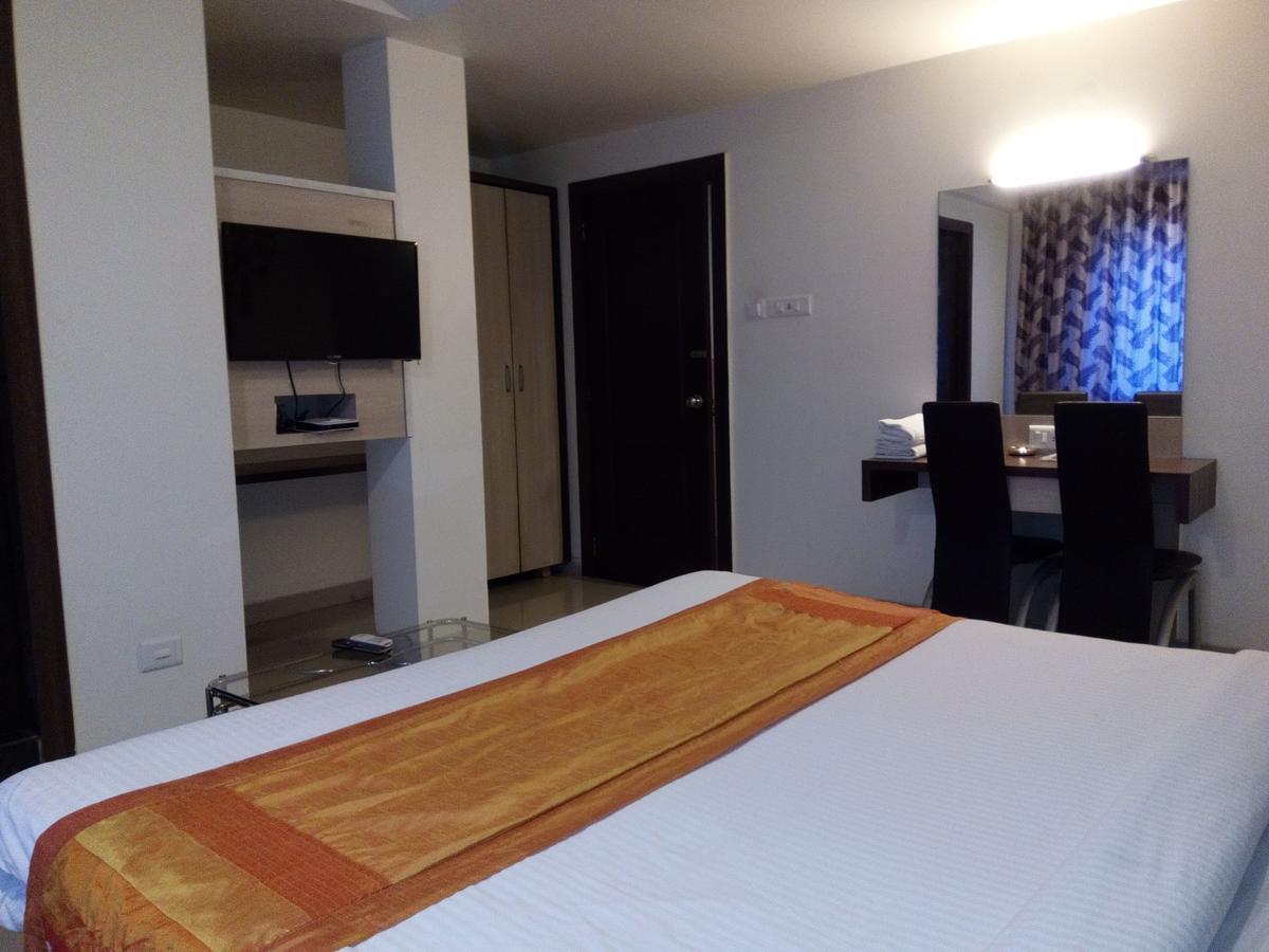 Hotel Veer Residency Panvel Eksteriør billede