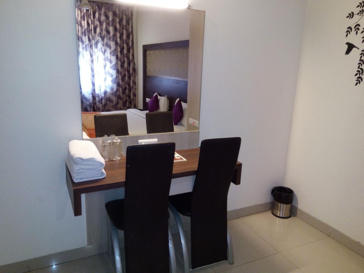 Hotel Veer Residency Panvel Eksteriør billede