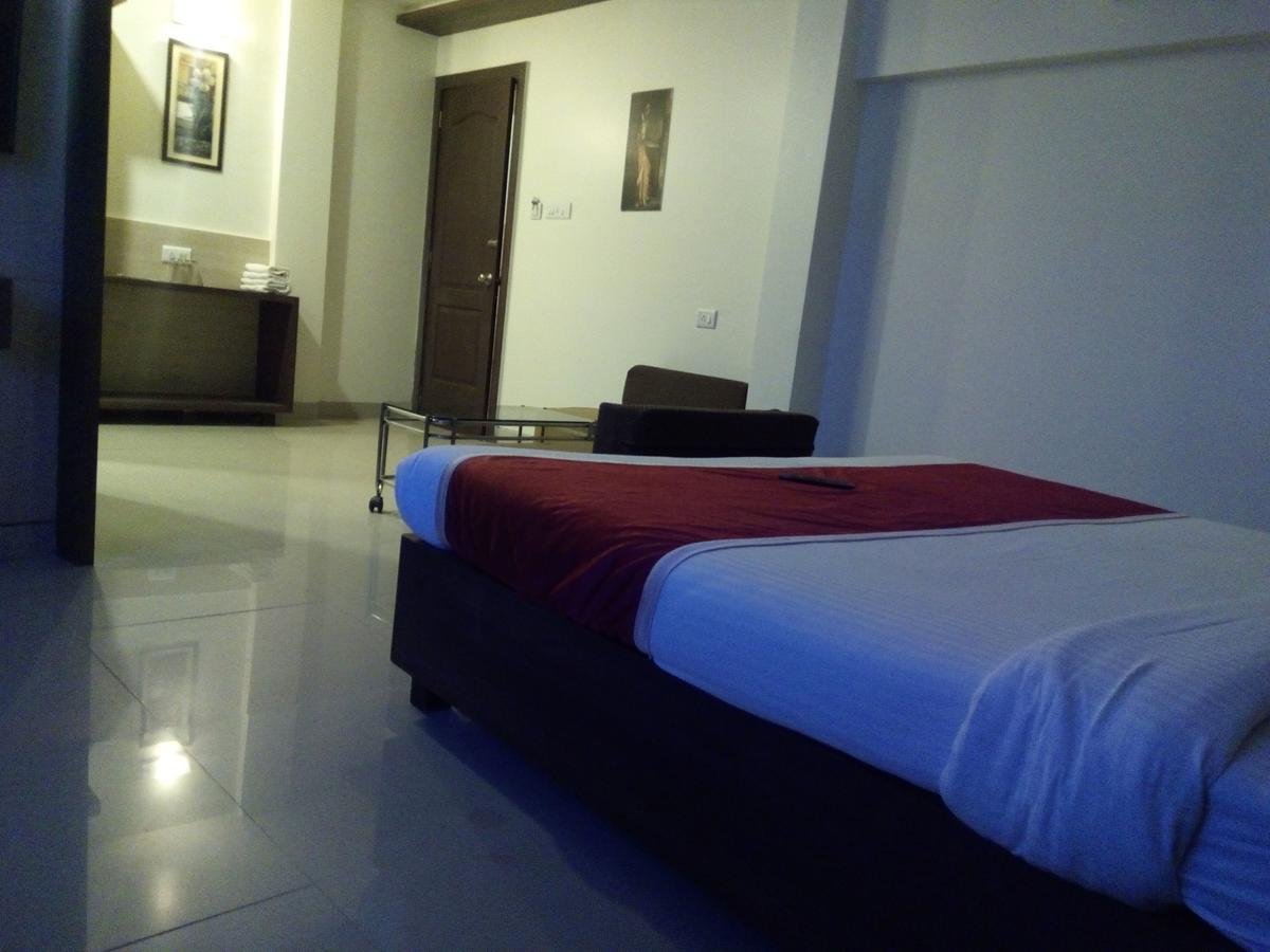 Hotel Veer Residency Panvel Eksteriør billede
