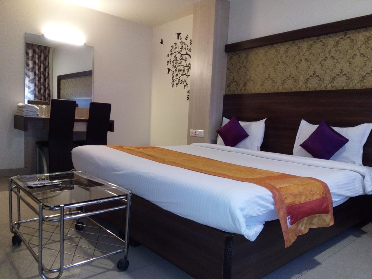 Hotel Veer Residency Panvel Eksteriør billede