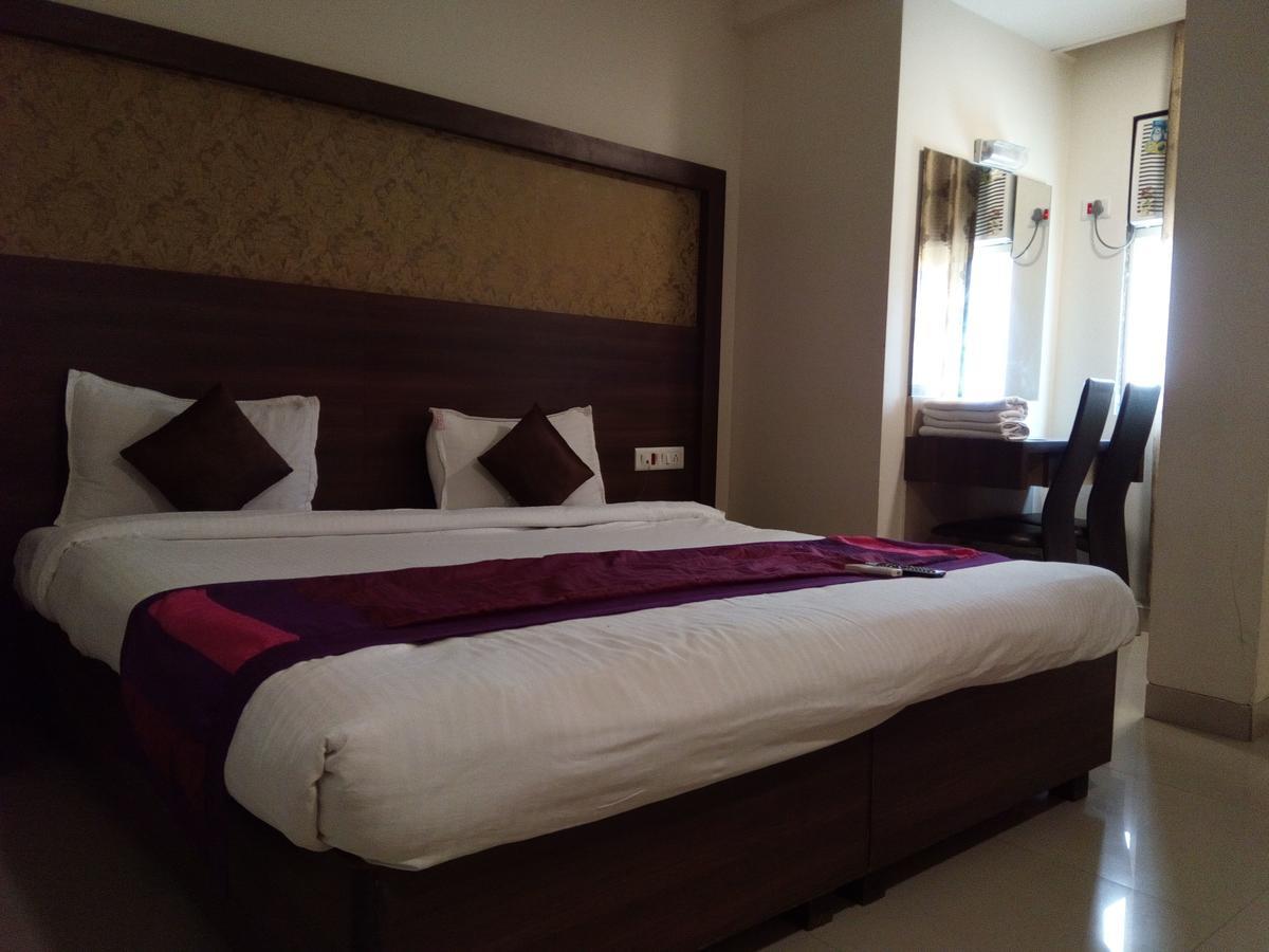 Hotel Veer Residency Panvel Eksteriør billede